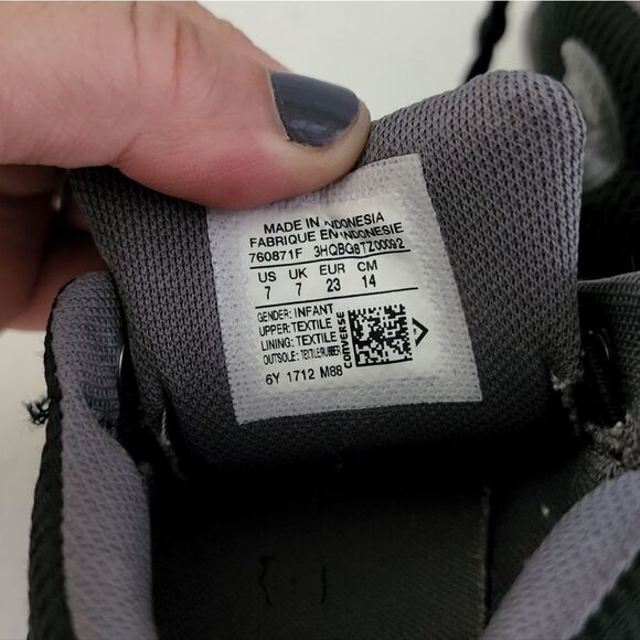 Converse Chuck Taylor athletic shoes kids size 7 - Picture 6 of 7